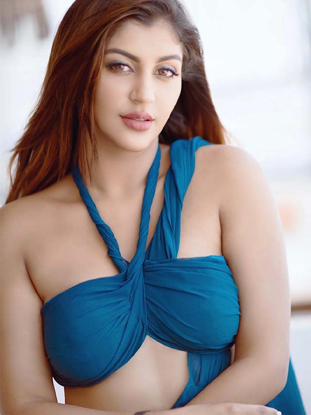 10 dream pictures of Yashika Aannand