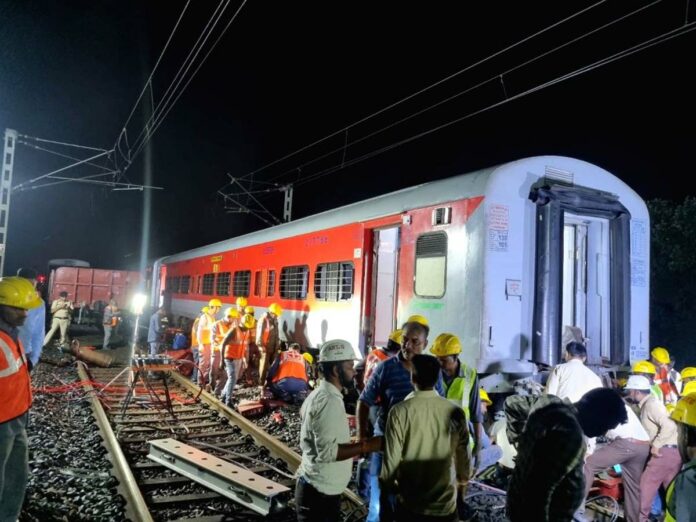 Maharashtra: Over 50 injured in a collision between passenger and goods train in Gondia