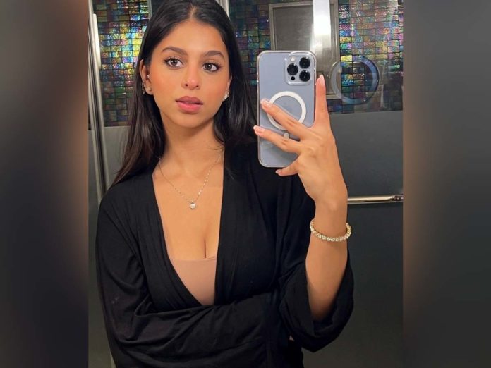 Pic Talk: Suhana Khan looks a million bucks in a mid-week mirror selfie