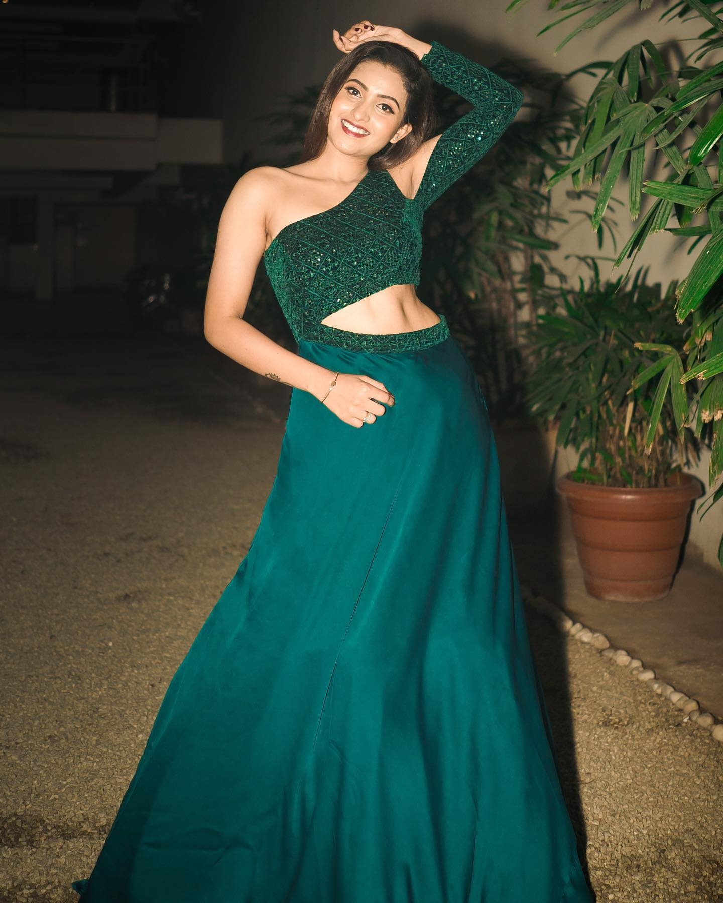 Small screen star Deepika Pilli latest glam shots