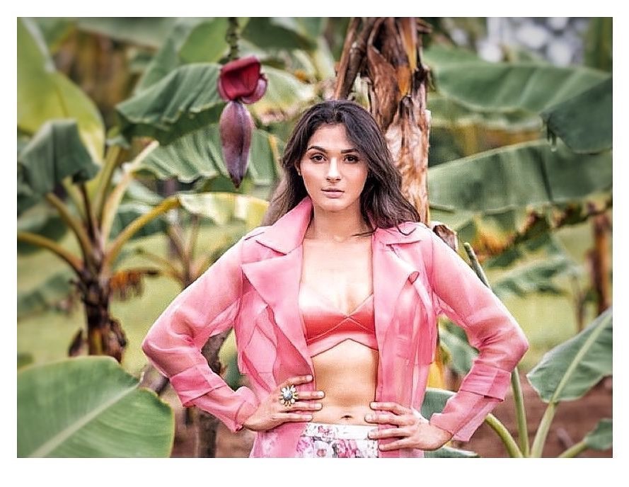 10 beautiful pictures of Andrea Jeremiah (3)