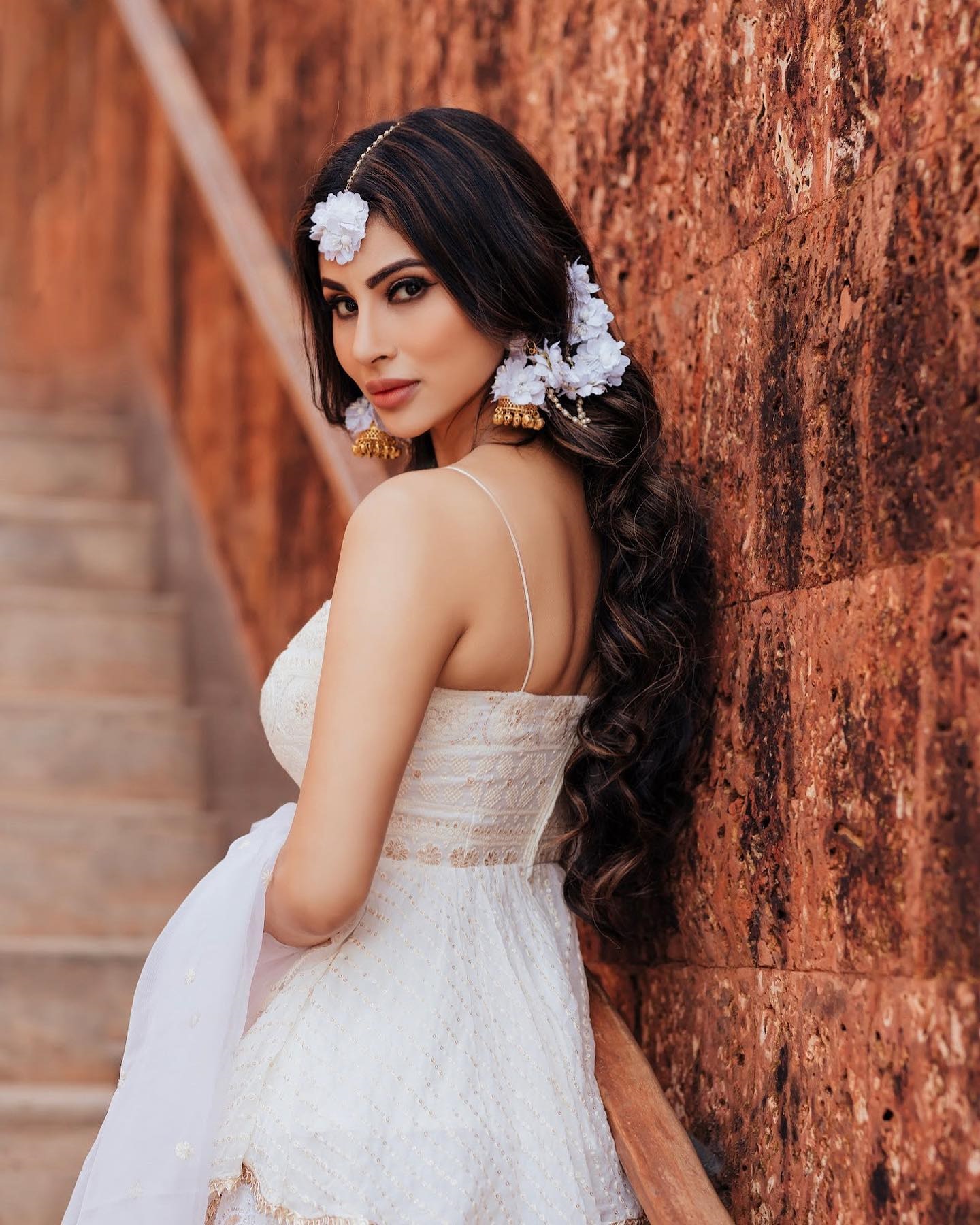 10 pictures of stunning Mouni Roy (3)