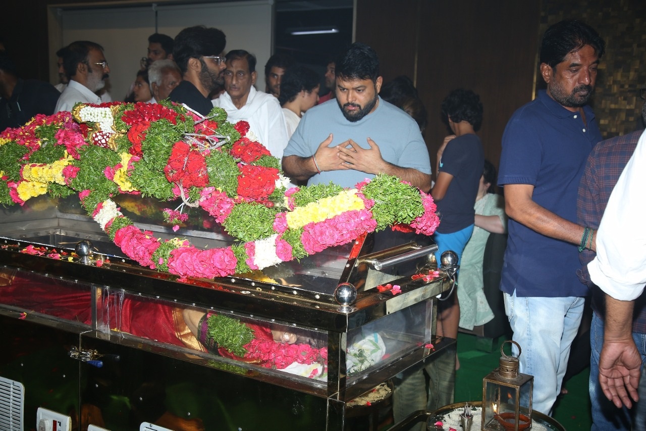 Ghattamaneni family and other celebs pays their last respects to Indira Devi garu