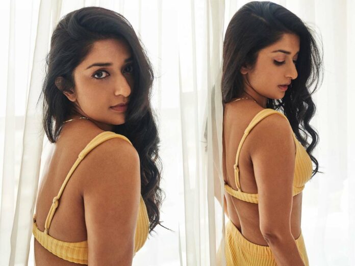 Pic Talk: Meera Jasmine killing with sensual poses