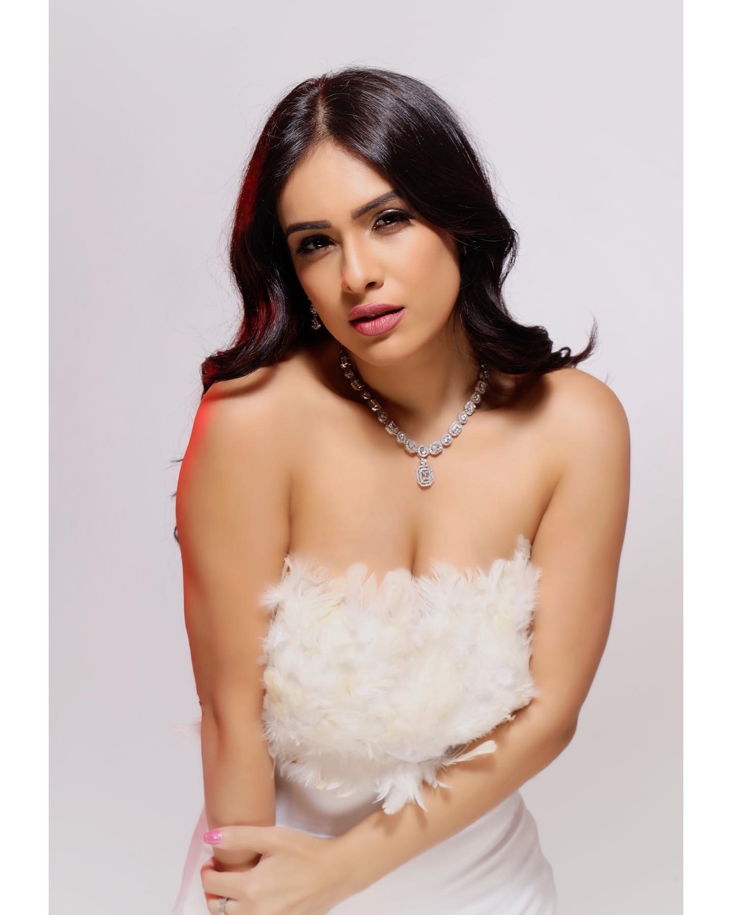 10 steamy pics of Neha Malik (6)