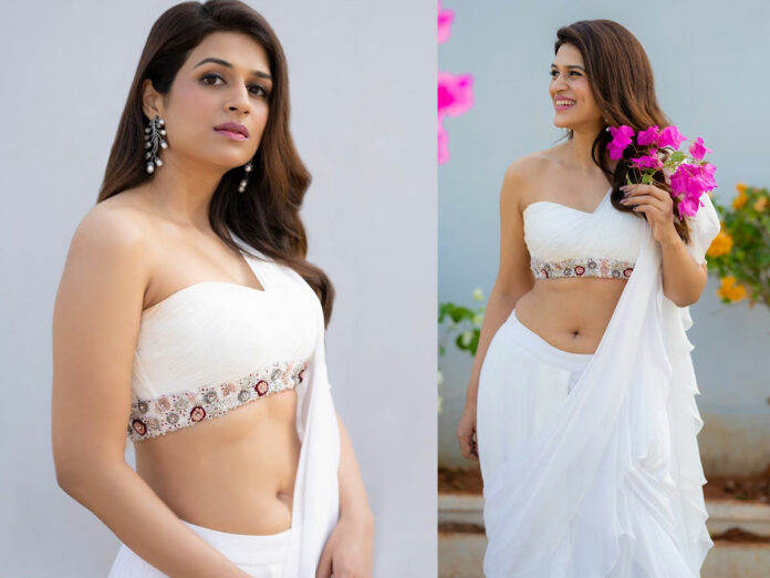 Shraddhadas alluring in white saree ( Pic Credit: Instagram )