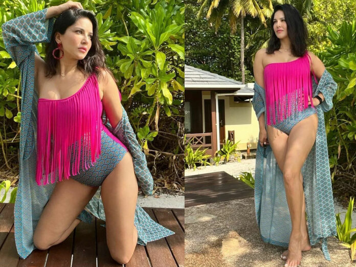 Sunny Leone in Maldives how looks in pink top ( Pic Credit: Instagram )