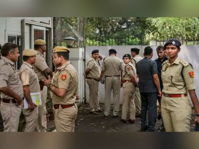 Delhi Police at Rahul Gandhi's house: Congress says - government is scared