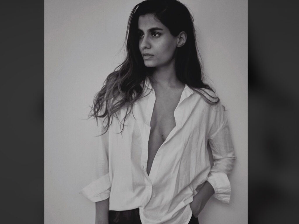 Pic Talk: Shreya Dhanwanthary's "unbuttoned" shirt gets more open