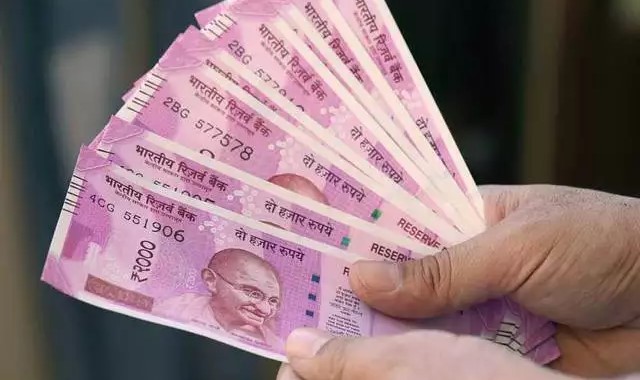 RBI decides to withdraw Rs. 2,000 bank notes from circulation