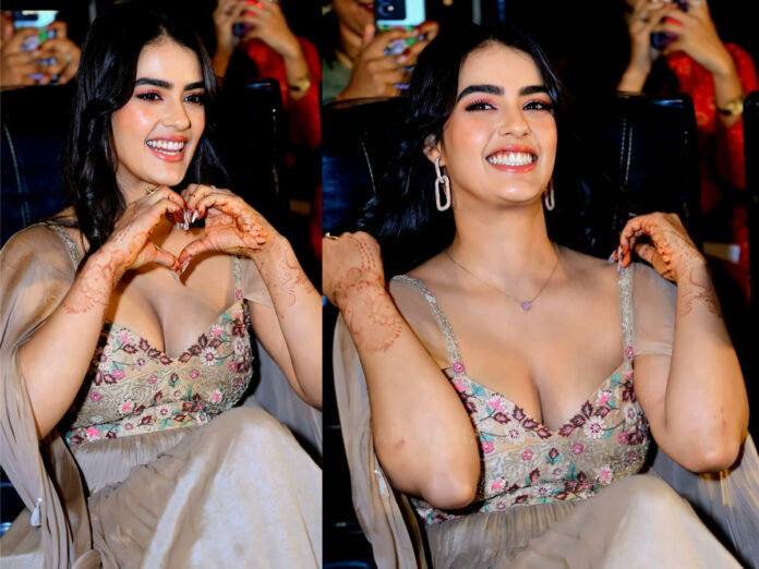 Kavya Thapar glamour dose