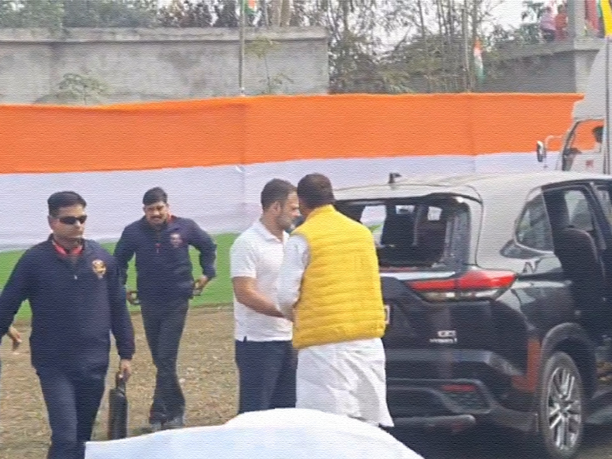 Rahul Gandhi's car attacked