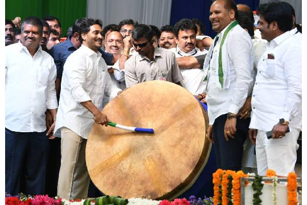YS Jagan gives road map to his star campaigners