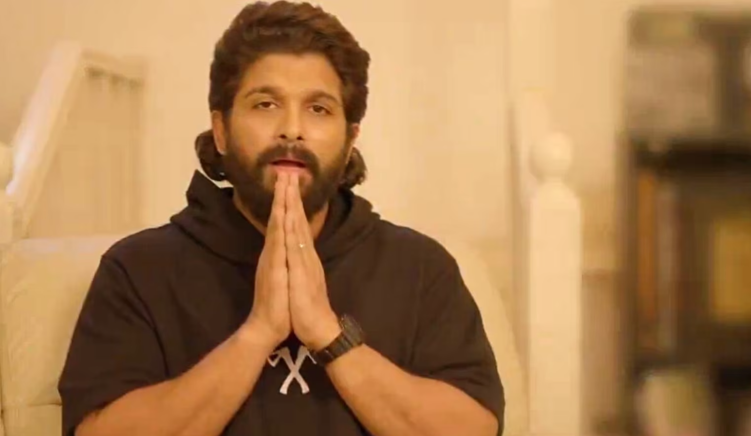 Allu Arjun announces Rs 25 lakhs financial aid to his fan's family